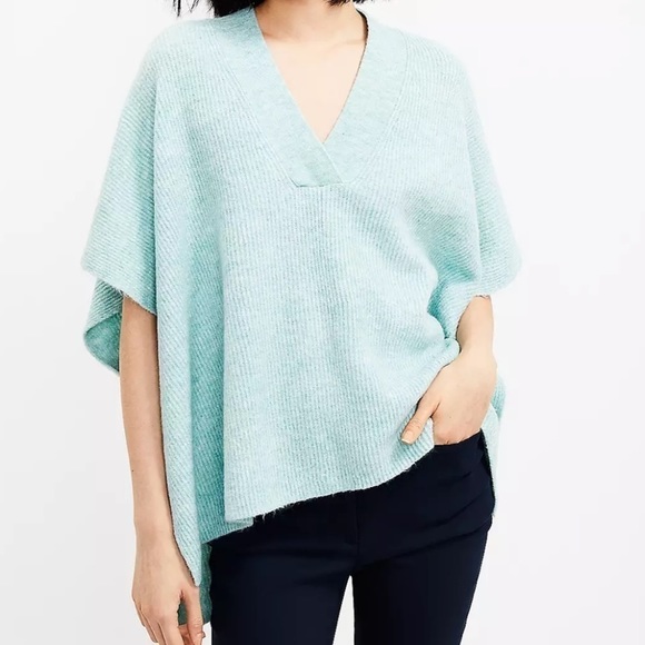 Loft Knit Wrap/Poncho Light Gray M/L - Picture 6 of 6